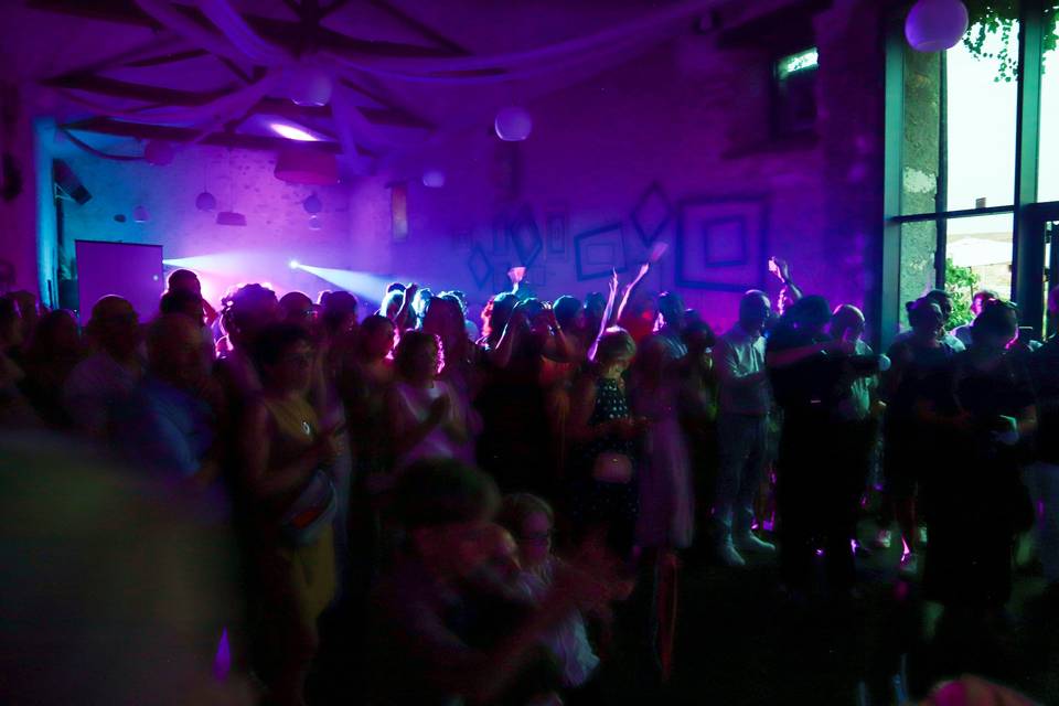 Piste de danse violette