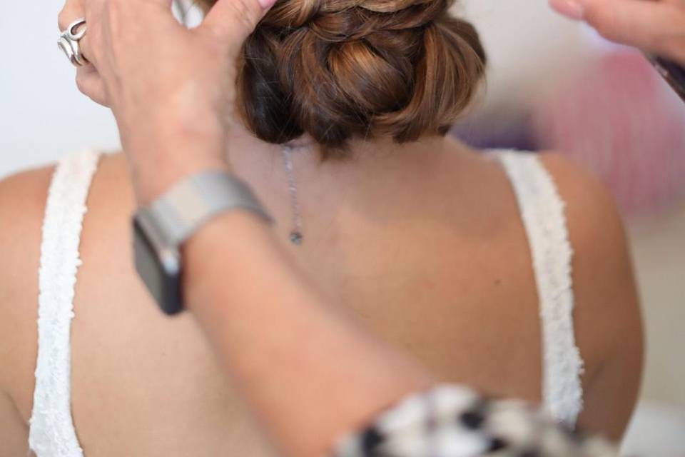 Dernière finition chignon