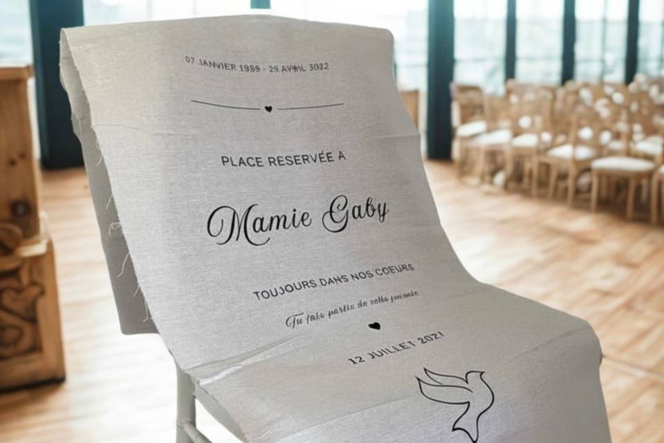 Panneau commémoratif en tissu