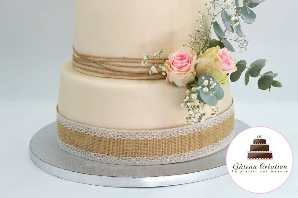 Assiette anniversaire de mariage personnalisable modèle Louis XV décor  fleurs bleues