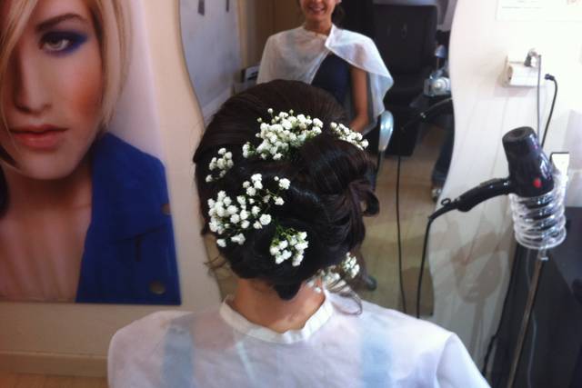 Chignon avec  fleurs fraîches