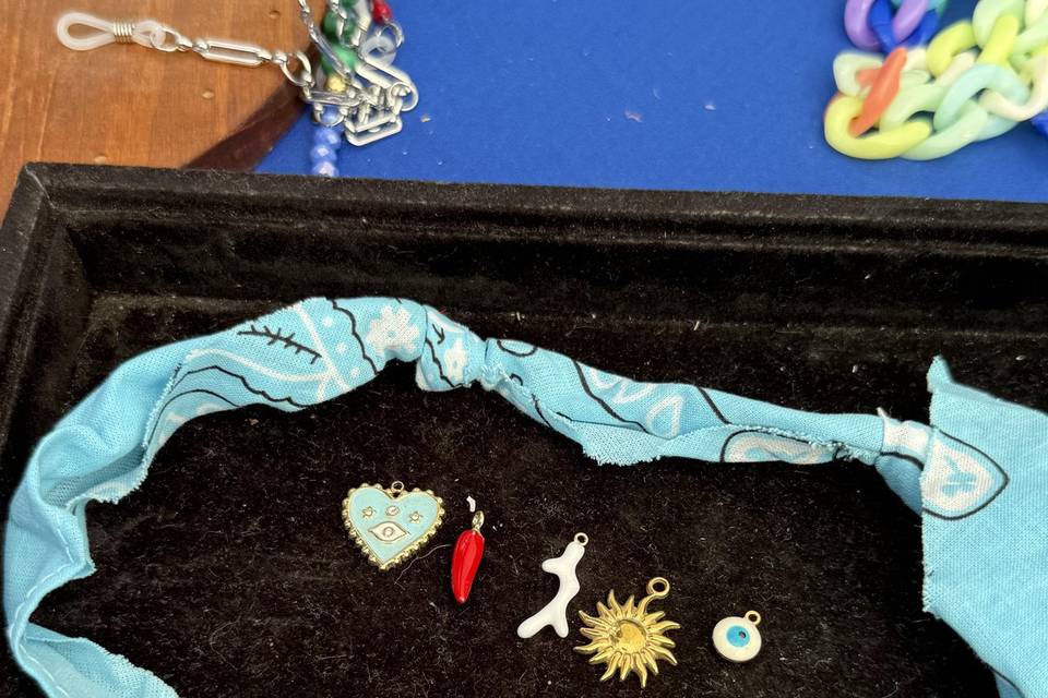 Composition bracelet bandana