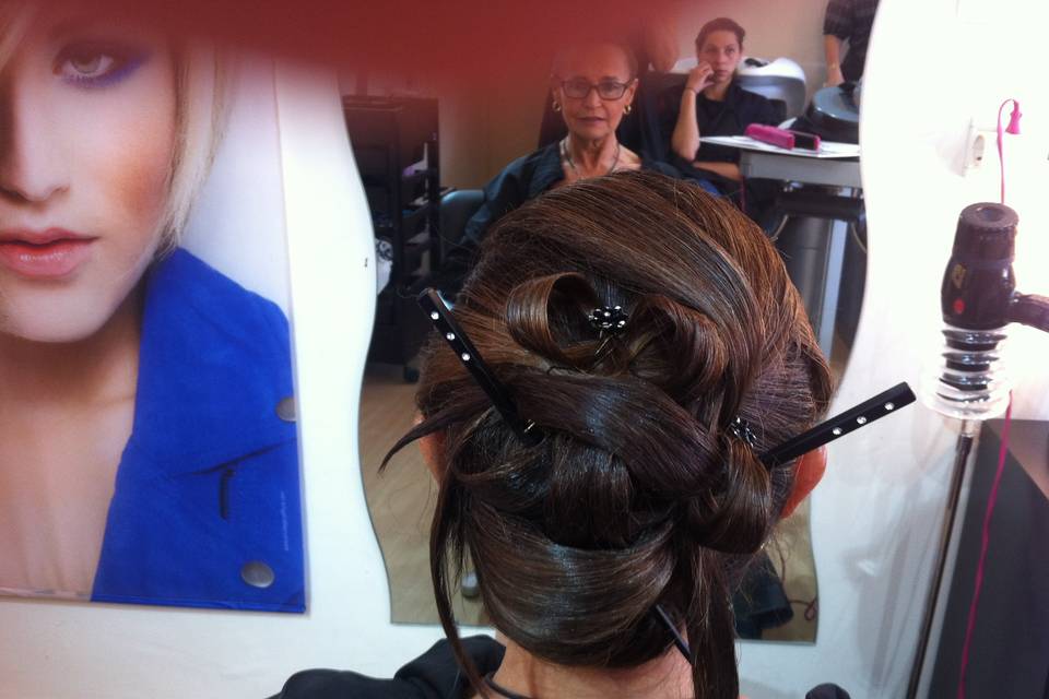 Chignon avec  fleurs fraîches