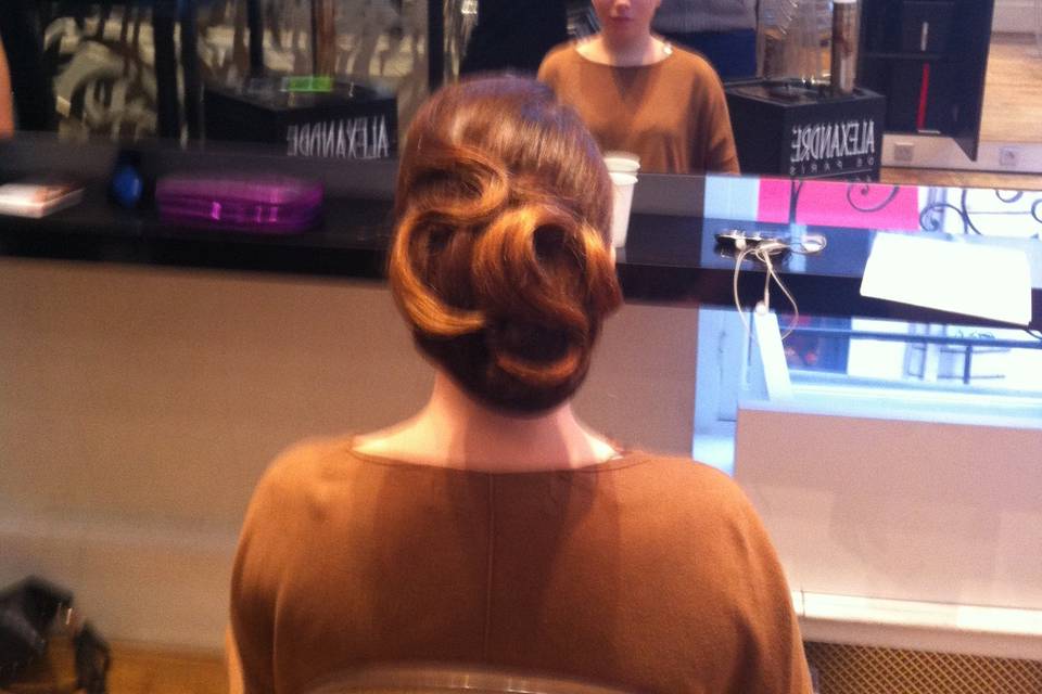 Chignon bas de nuque soirée