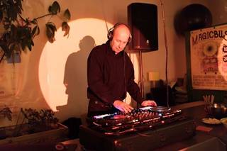 DJ Dennis