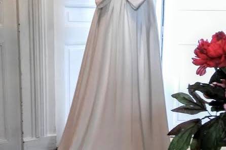 Robe longue en satin de soie champagne dans le style 1930