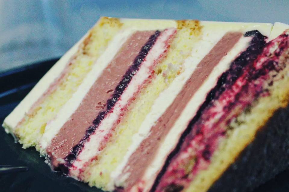 Layer cake fruit rouge citron
