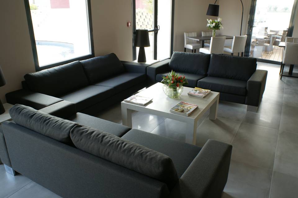 Salon Bar Lounge