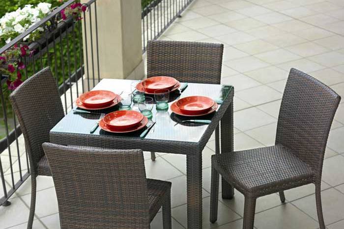 Tables et chaises terrasse