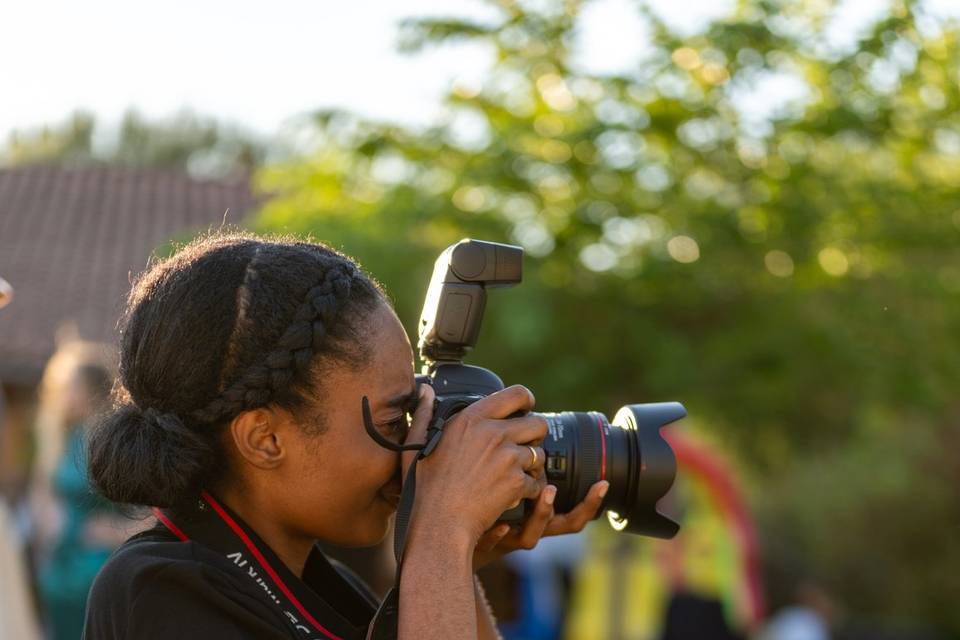 Detail_Photographer Observes