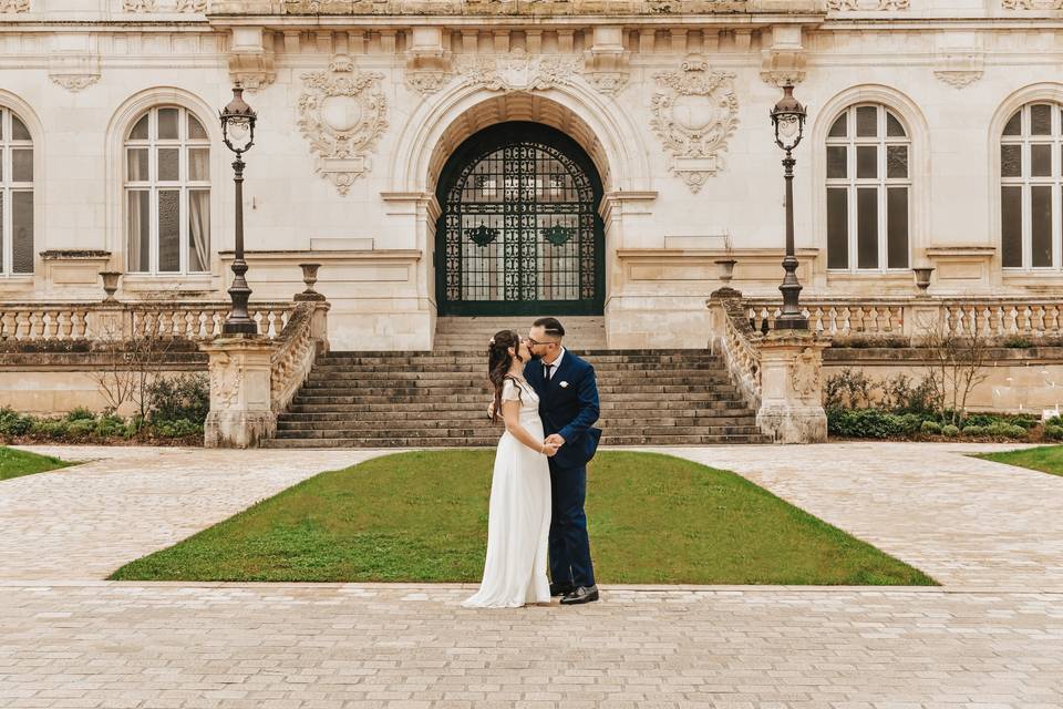 Portrait couple devant mairie