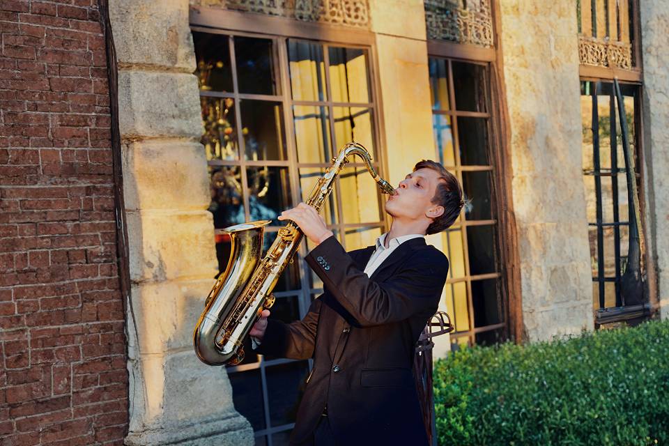 Saxophone au Coucher du Soleil