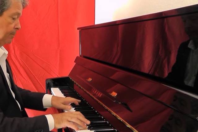 Au piano