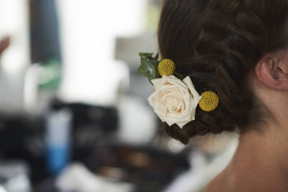 Fleurs dans cheveux