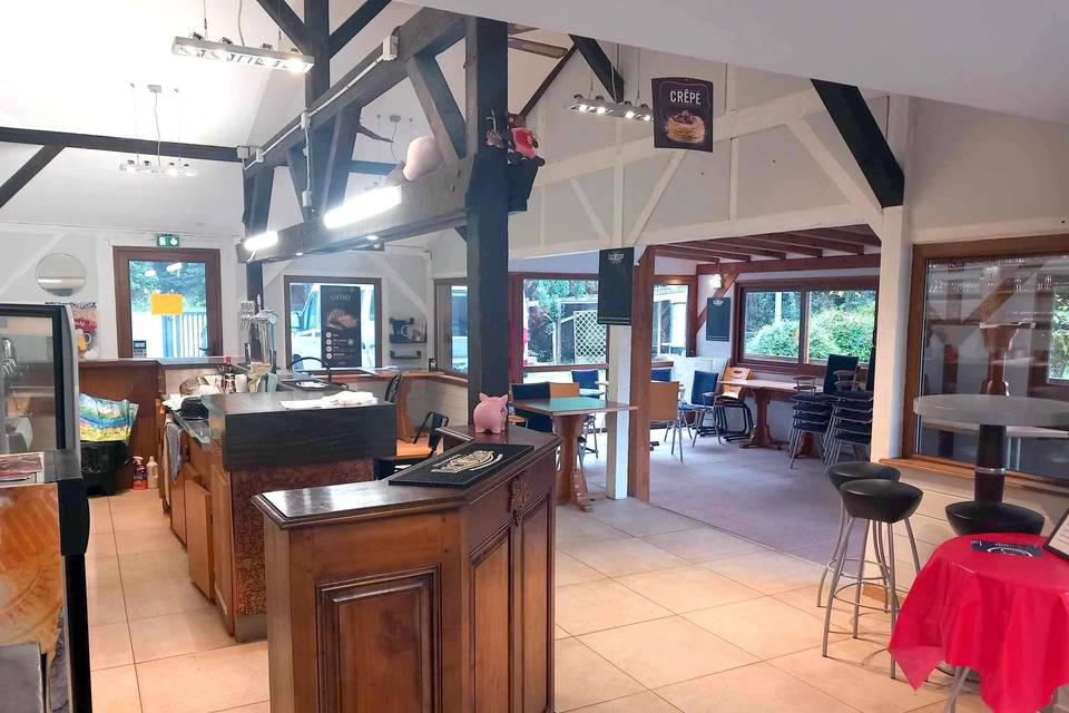 L'espace bar + 2ème salle