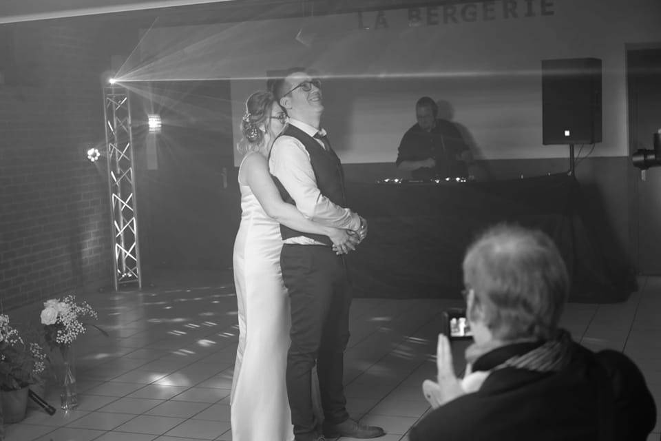 Une première danse romantique