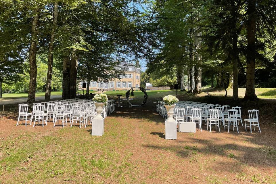 Cérémonie dans le parc