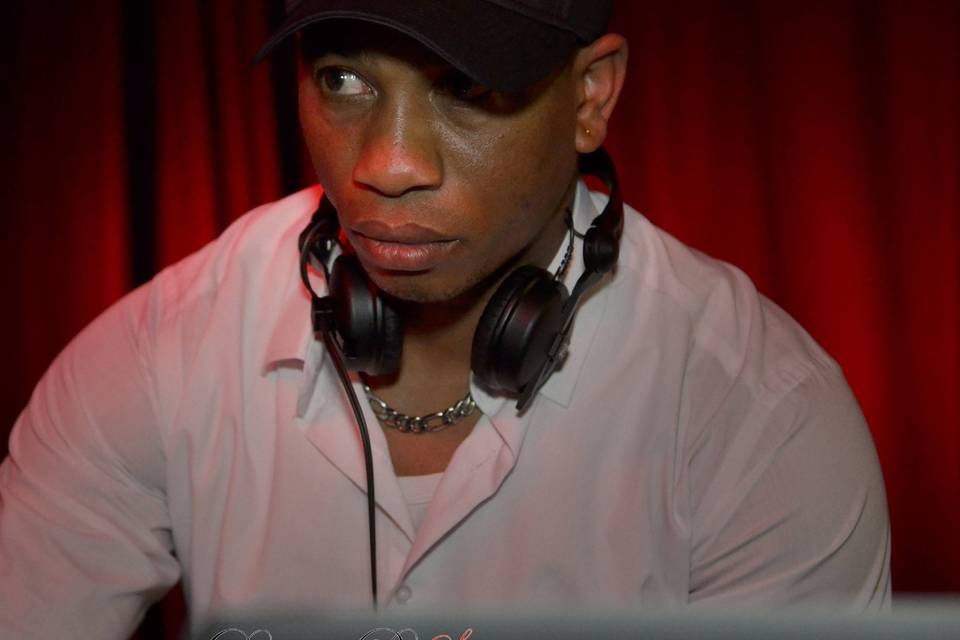 DJ MT