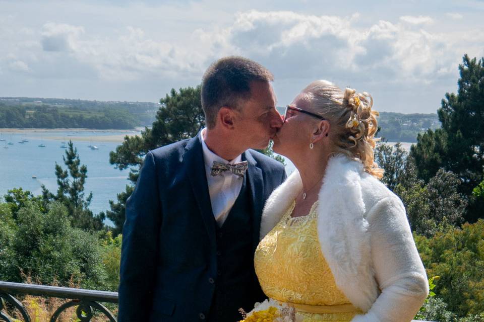Baiser sous le ciel bleu