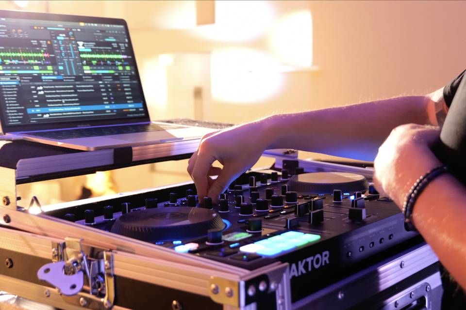 DJ live