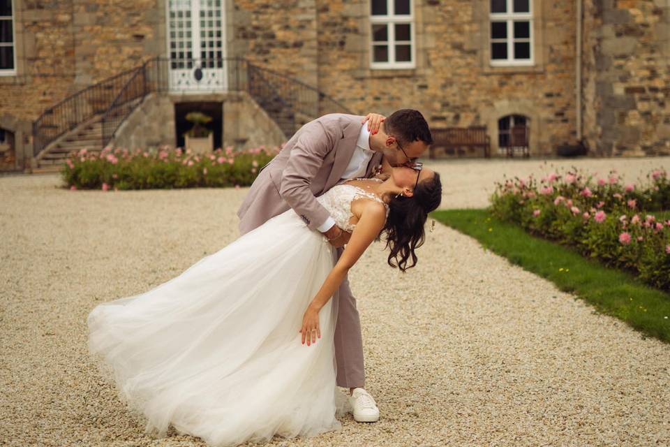 Bisous devant le château
