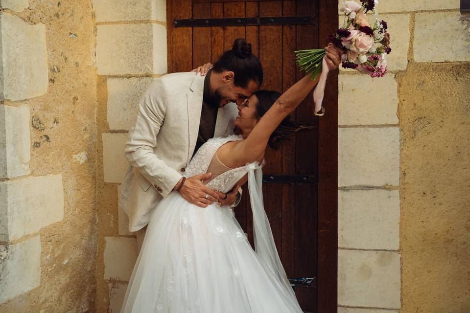 Couple bisous marié