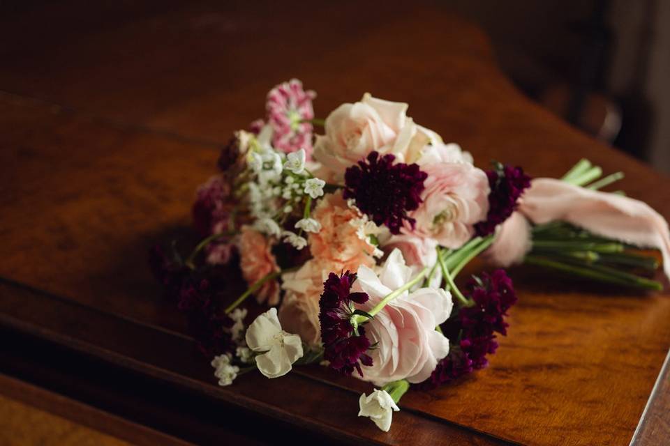 Bouquet sur piano