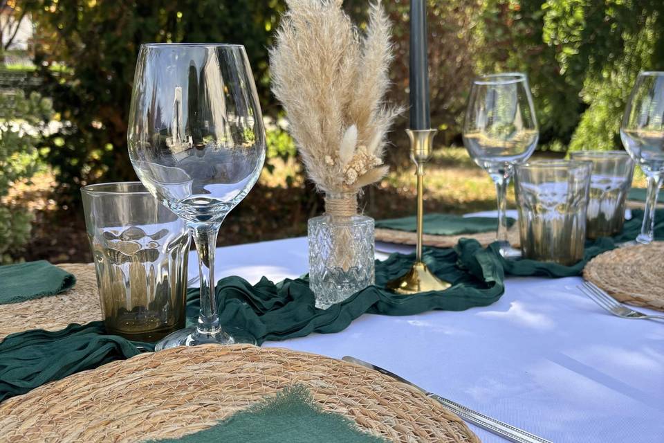 thème vert foncé et pampas