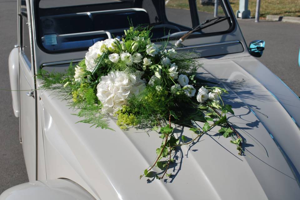 Fleurs mariage voiture