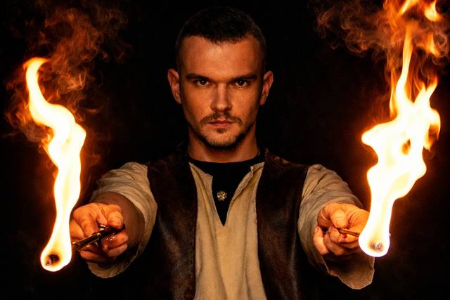 Un cracheur de feu La Tribe