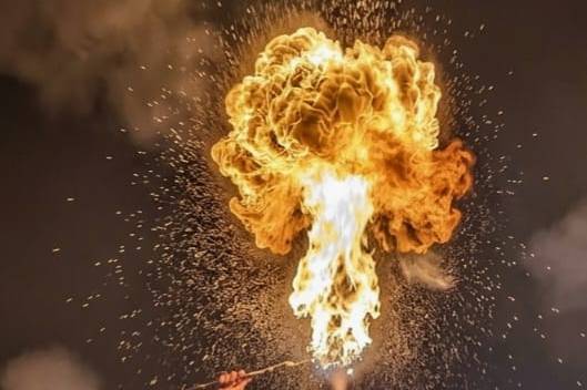 Cracheur de feu sur scène
