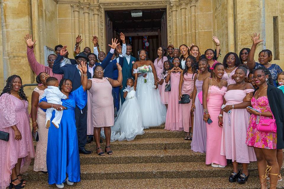 Photo de groupe église mariage