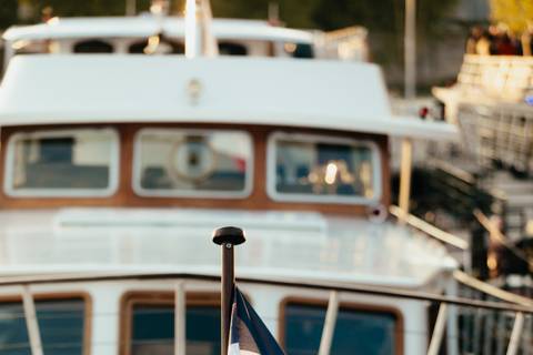 Yacht, Paris