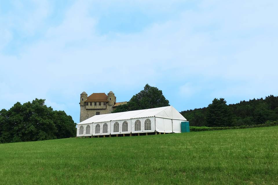 Chapiteau au château