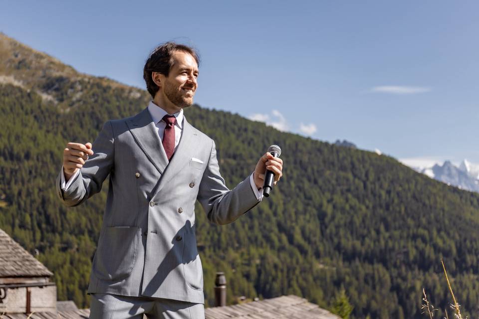 L'officiant de la cérémonie
