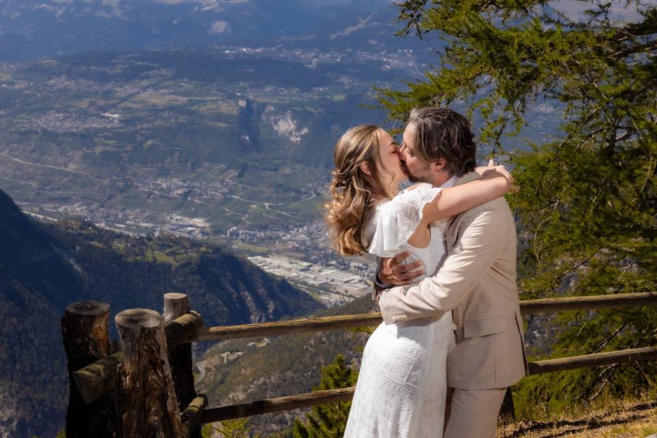 Un baiser face à la vallée