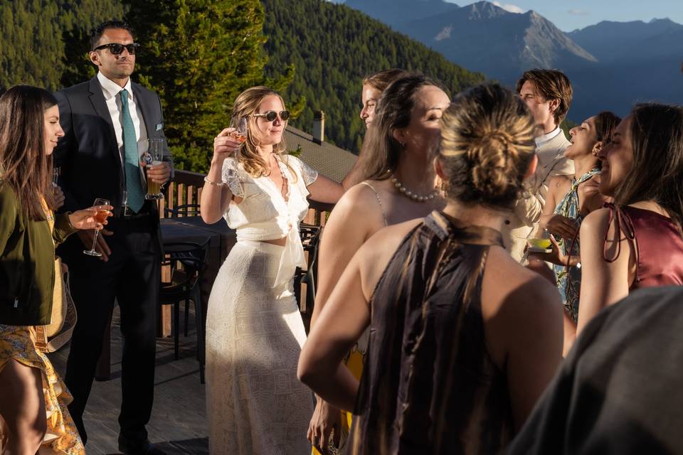 Les invités sur la terrasse