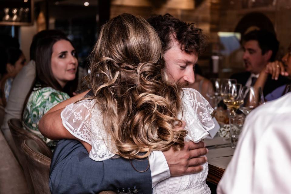 Charlotte serre un invité