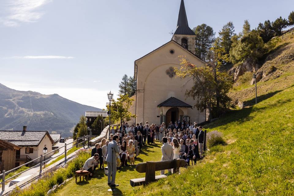 Cérémonie dans le pré