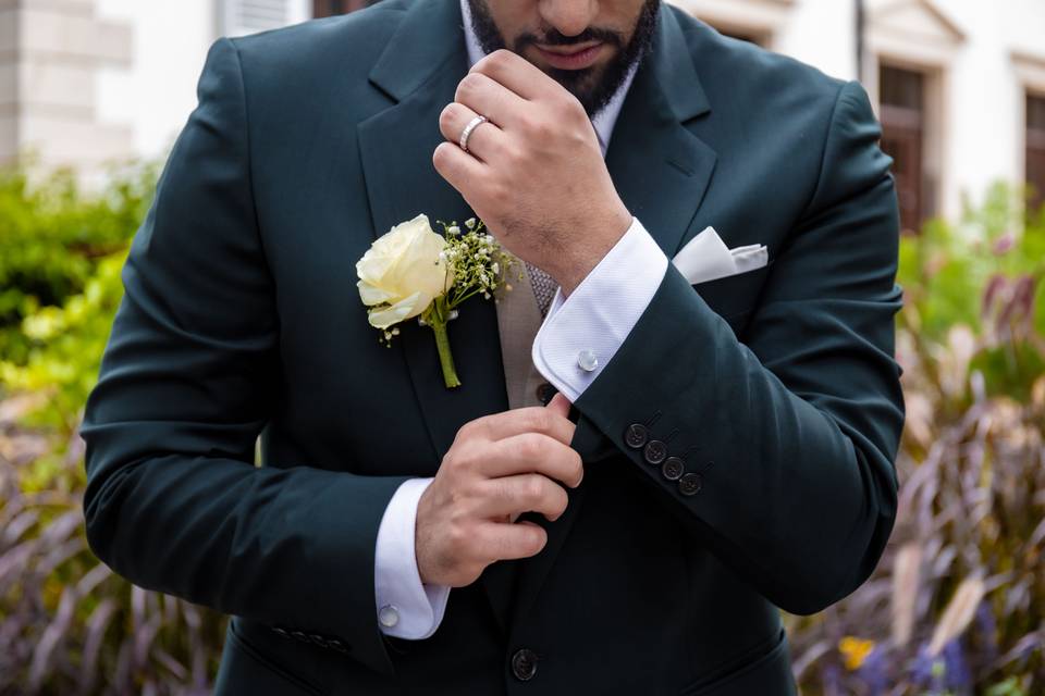 La rose à la boutonnière