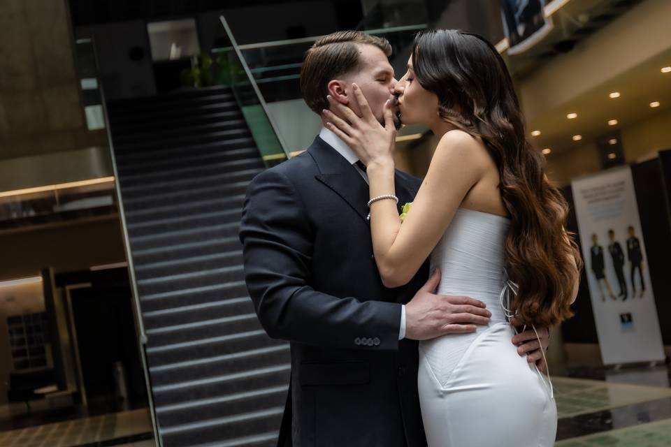 Un baiser dans le hall