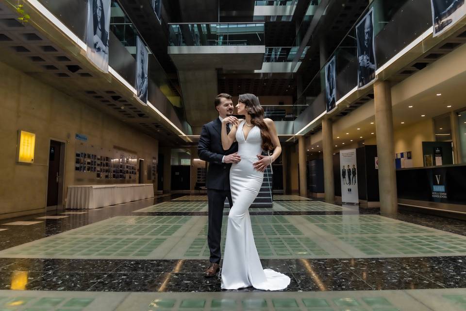 Reflets dans le hall