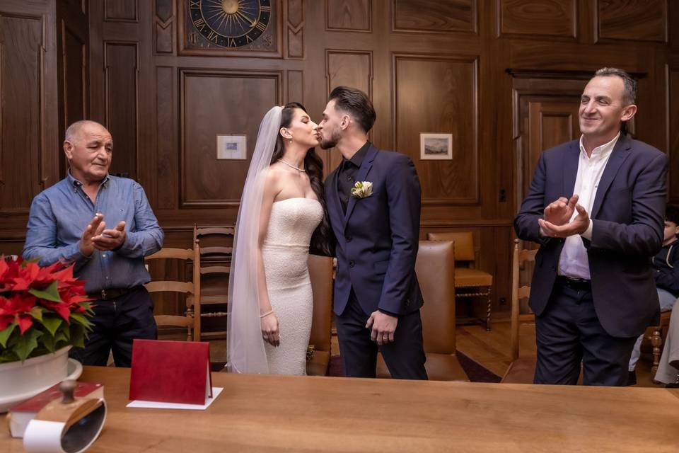 Le premier baiser des mariés