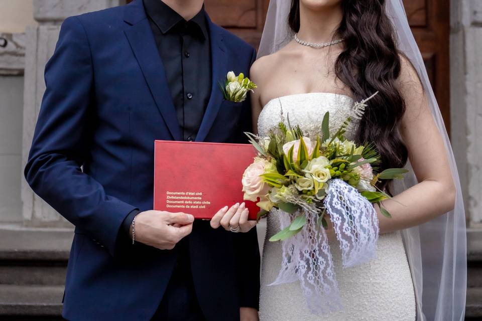 Le livret rouge et le bouquet