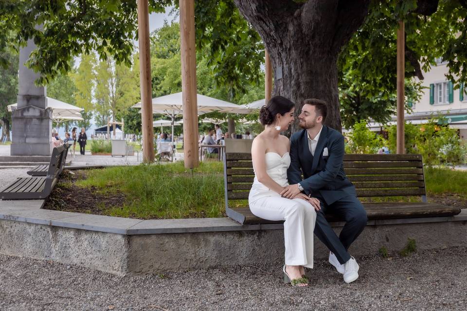 Gemma et Jean sur un banc