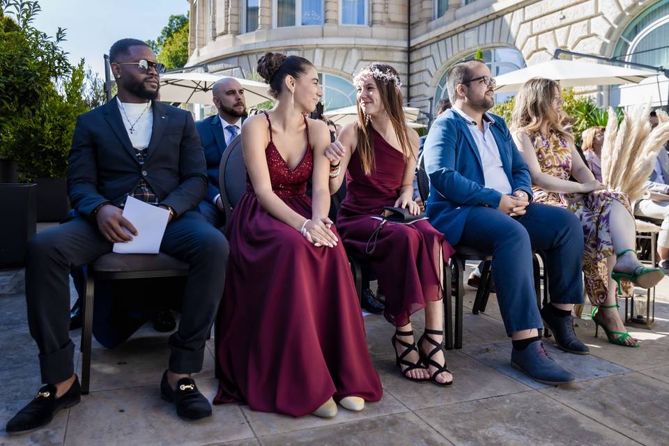 Les invités assis