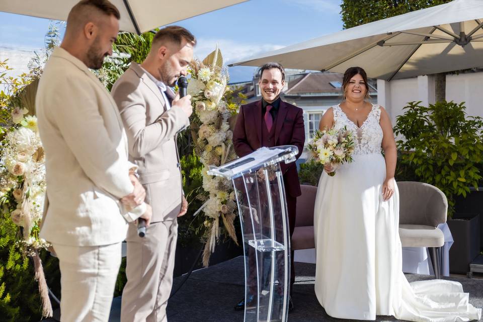 Officiants prennent la parole