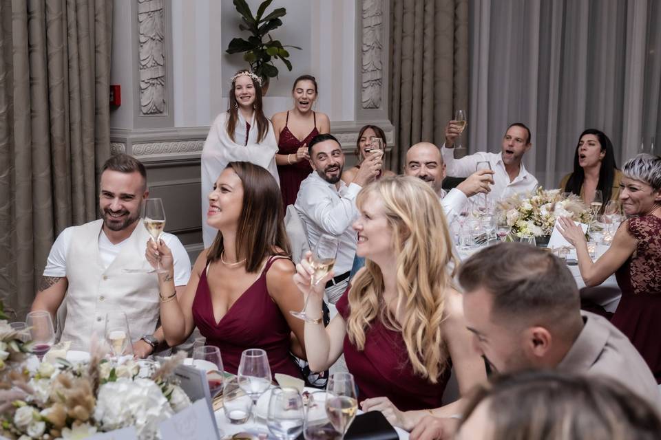Une tablée d'invités