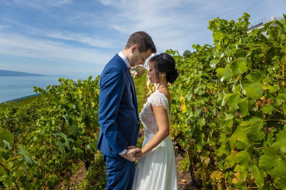 Moment tendre entre les mariés