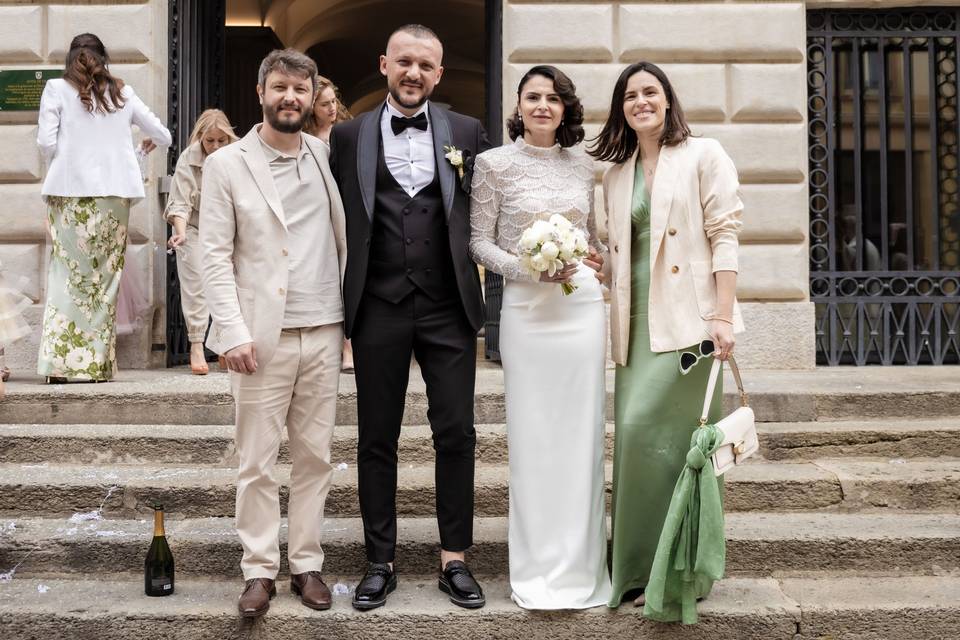 Les mariés avec deux proches